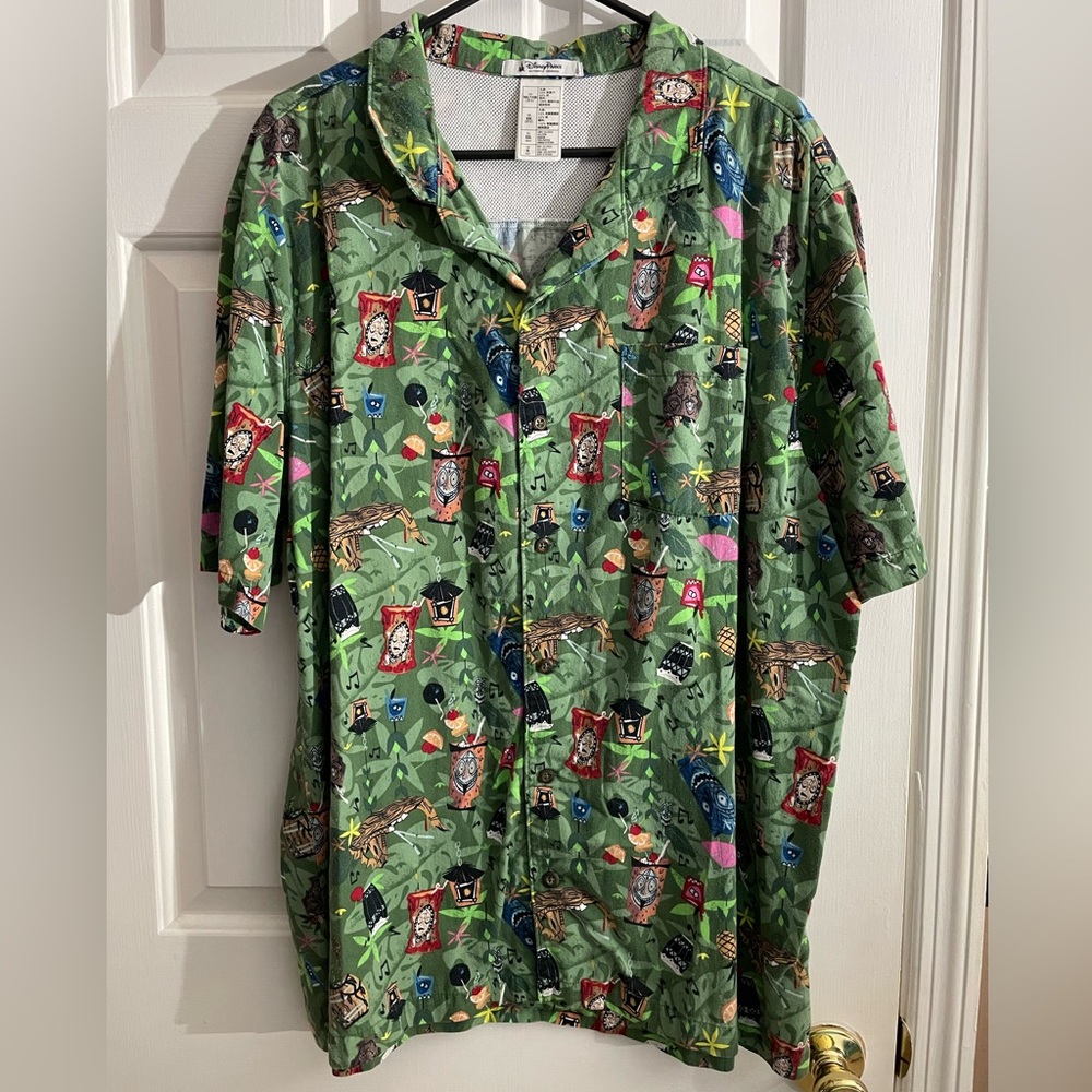 Men's X Large (XL) Disney Parks Polynesian Tiki mugs All Over Camp Button Down